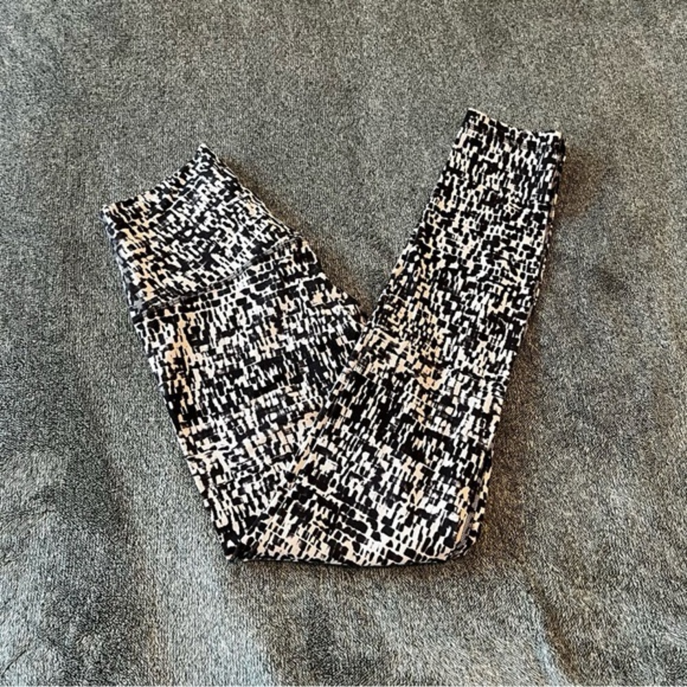 Lululemon Align Pant II 25"Urban Block Ice Grey Black Size 4 - Picture 4 of 12